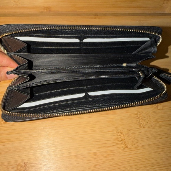 Gucci Soho Black Pebbled monogram zip-around wallet - Picture 6 of 6